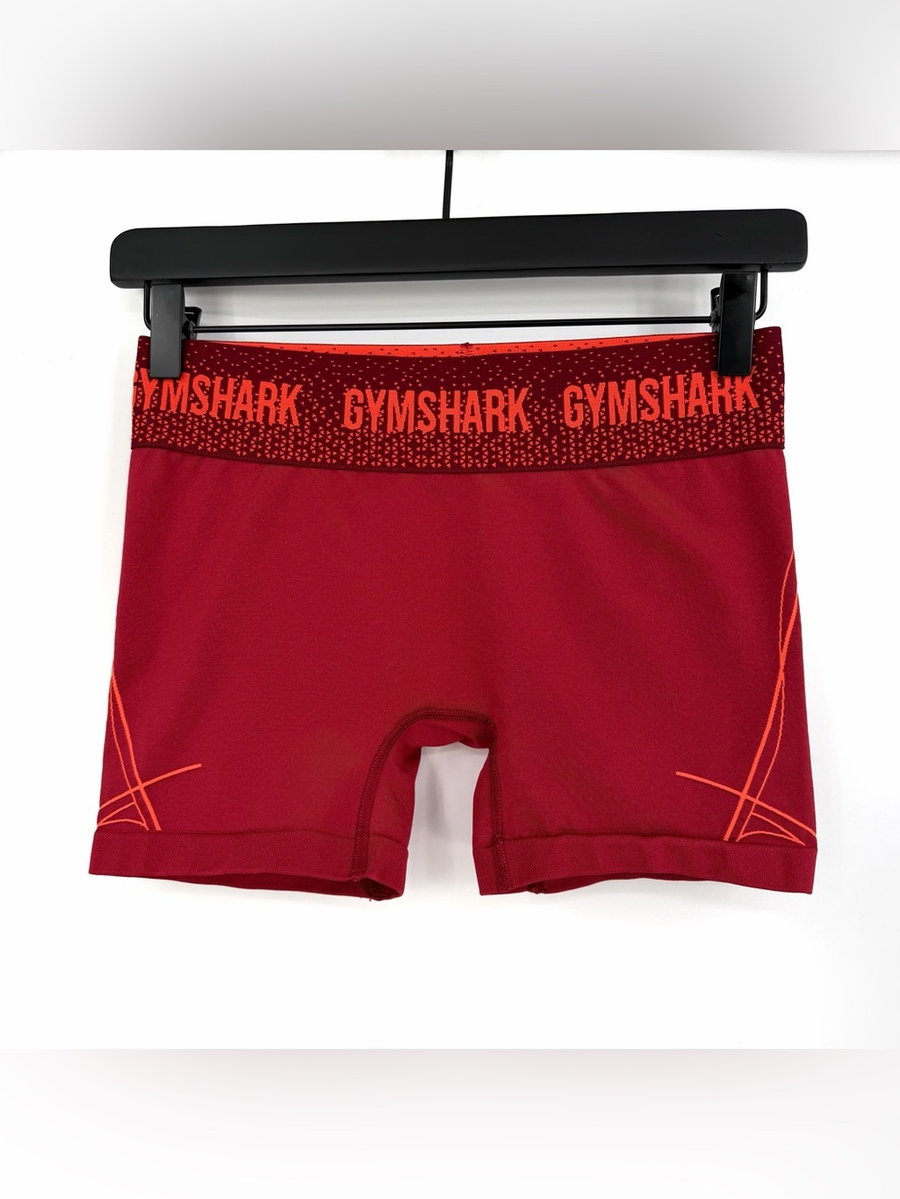 GYMSHARK Apex Seamless Low Rise Shorts Red S